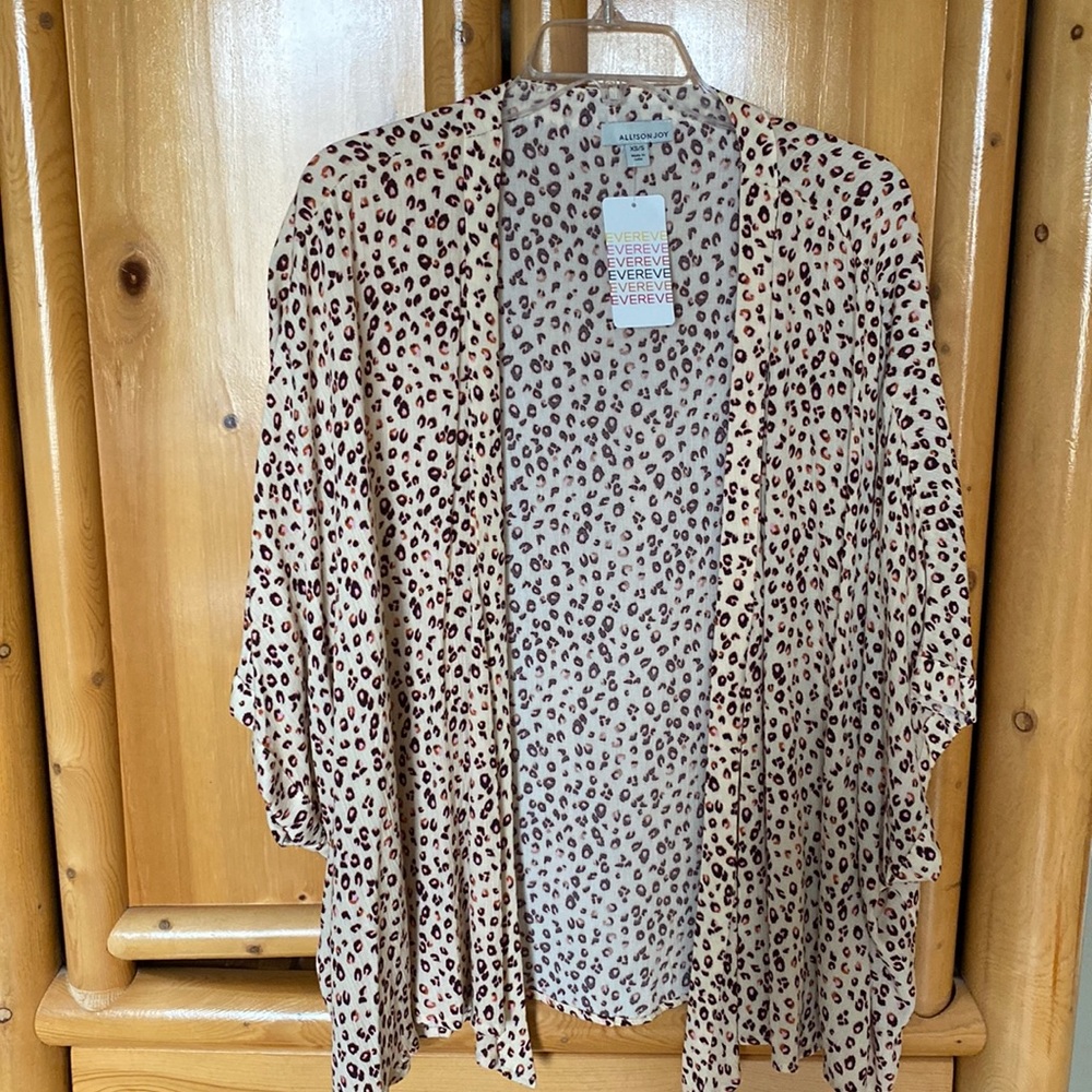 Evereve Allison Joy Lenny leopard Kimono size S/XS